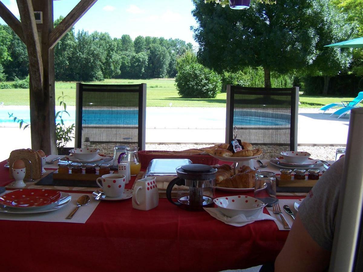 Chez Jousseaume Chambre D'Hotes Et Gites Saint-Ciers-Champagne Bagian luar foto
